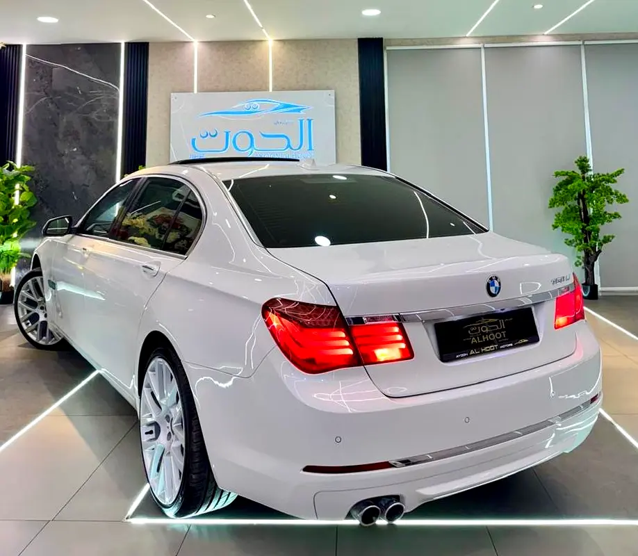 LOVELY WHITE BMW 730Li V6 || FULL OPTION || GCC ||  ACCIDENTS FREE || NEW CONDITION - Image 10