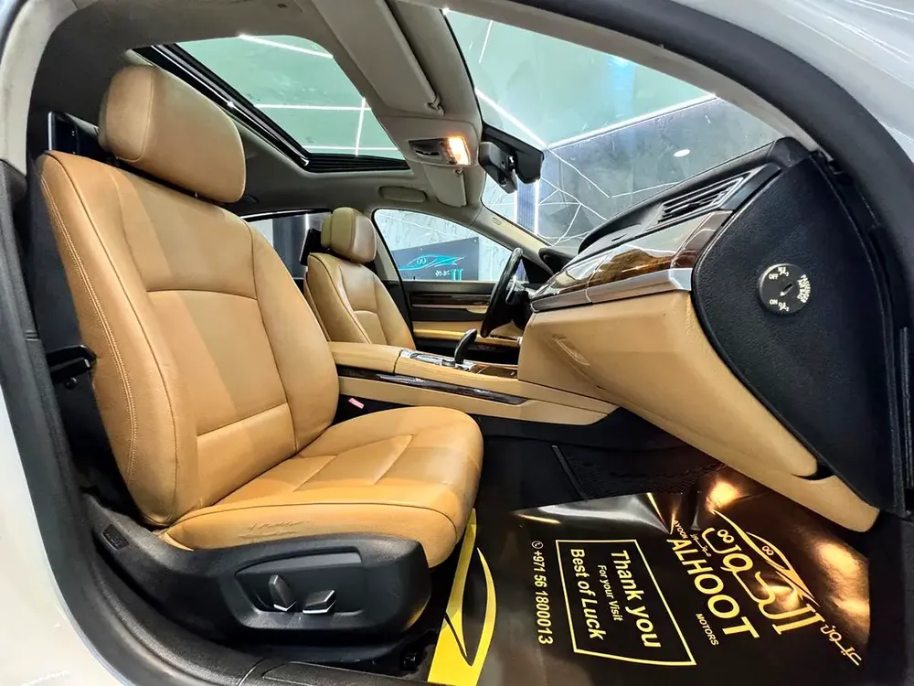 LOVELY WHITE BMW 730Li V6 || FULL OPTION || GCC ||  ACCIDENTS FREE || NEW CONDITION - Image 18