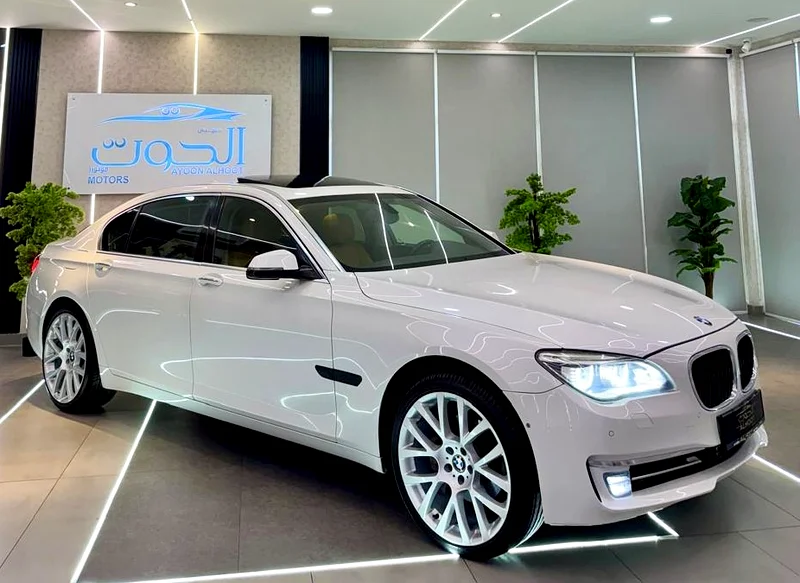 LOVELY WHITE BMW 730Li V6 || FULL OPTION || GCC ||  ACCIDENTS FREE || NEW CONDITION - Image 4
