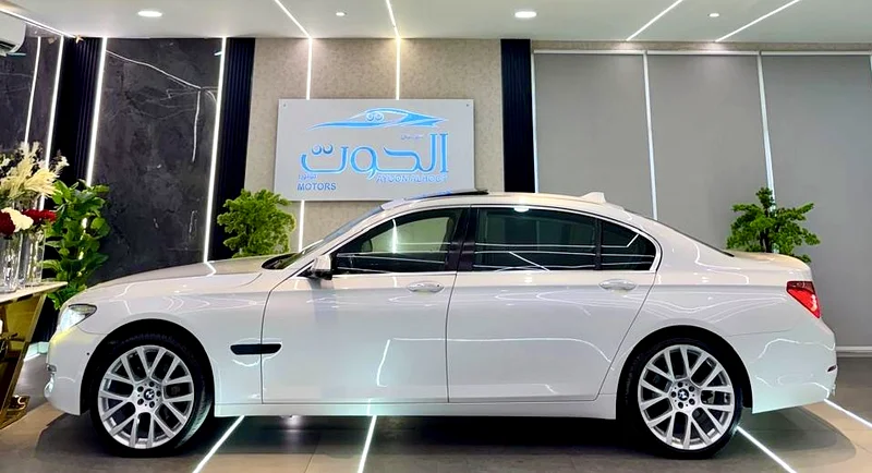 LOVELY WHITE BMW 730Li V6 || FULL OPTION || GCC ||  ACCIDENTS FREE || NEW CONDITION - Image 6