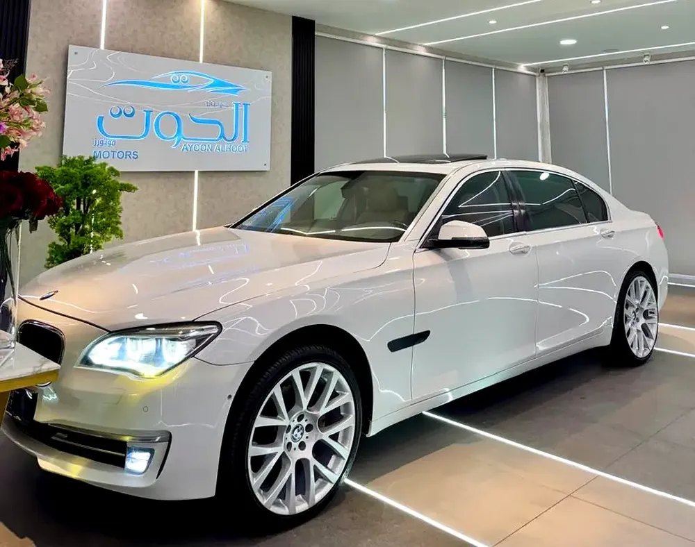 LOVELY WHITE BMW 730Li V6 || FULL OPTION || GCC ||  ACCIDENTS FREE || NEW CONDITION - Image 7
