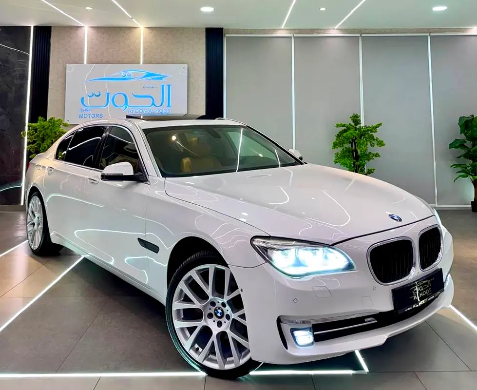 LOVELY WHITE BMW 730Li V6 || FULL OPTION || GCC ||  ACCIDENTS FREE || NEW CONDITION - Image 9