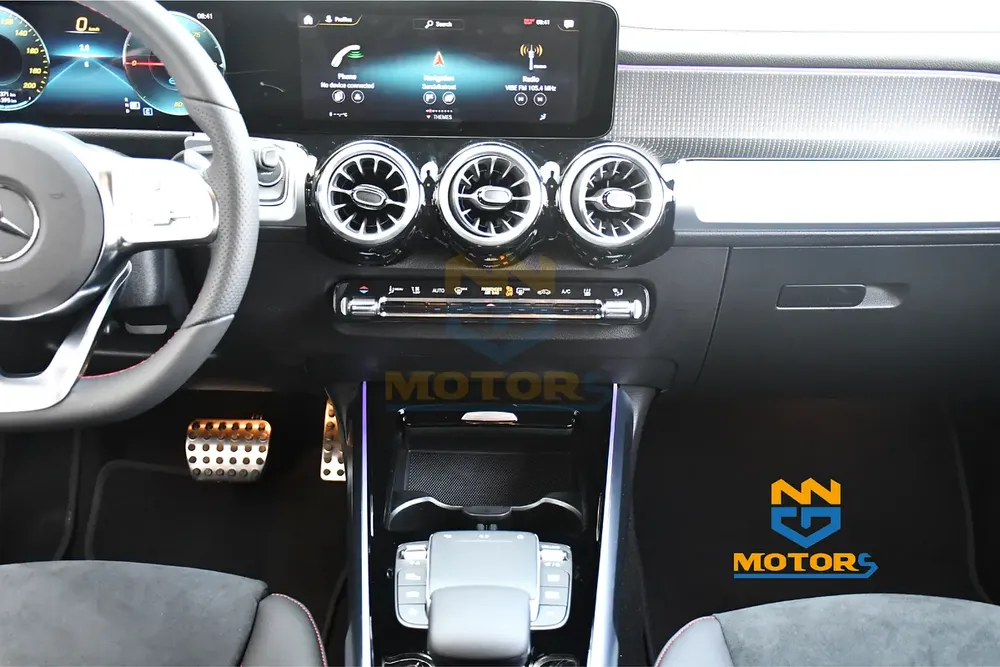 EQB 300 4Matic AMG 2023 - Image 15