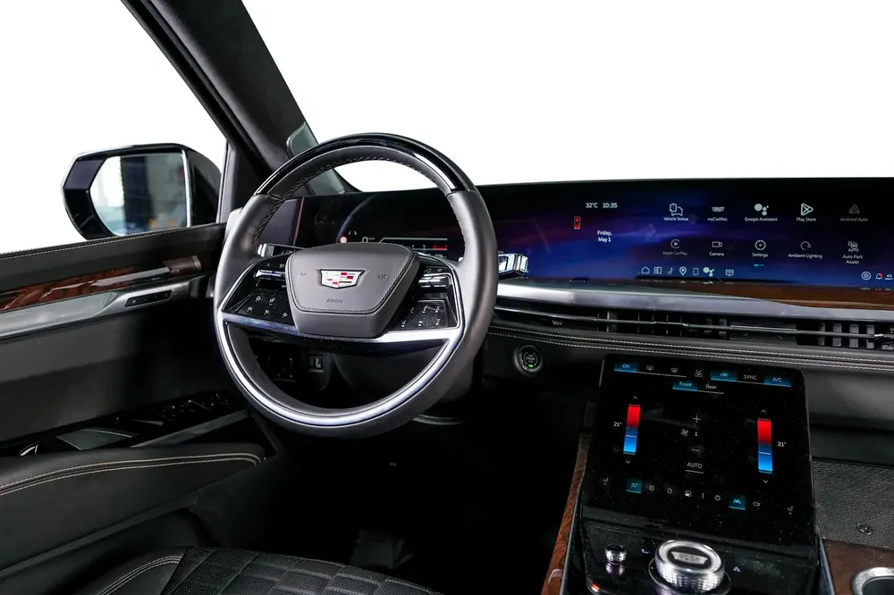 Cadillac Escalade ESV- GCC- new shape-low mileage- Agency warranty and service - Image 11
