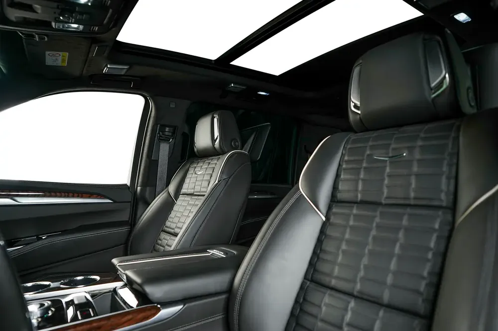 Cadillac Escalade ESV- GCC- new shape-low mileage- Agency warranty and service - Image 13