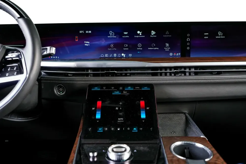 Cadillac Escalade ESV- GCC- new shape-low mileage- Agency warranty and service - Image 15