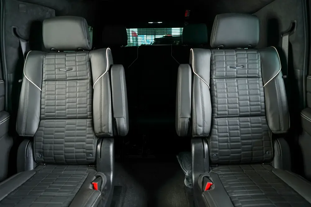 Cadillac Escalade ESV- GCC- new shape-low mileage- Agency warranty and service - Image 20