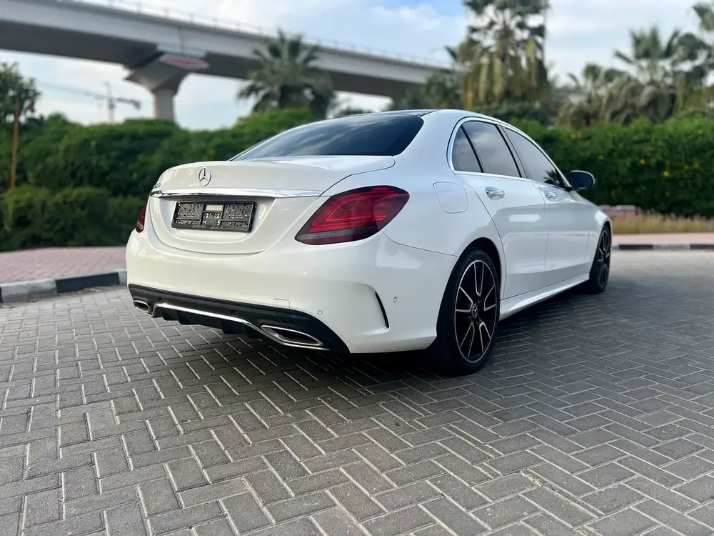 1700 AED Monthly | C200 AMG KIT | GCC Original Paint | Panoramic Sunroof | 360 Camera - Image 6