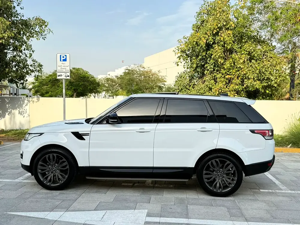 🔥GCC 2017 LR Range Rover Sport 3.0L V6 | IMMACULATE CONDITION | FSH🔥 - Image 5