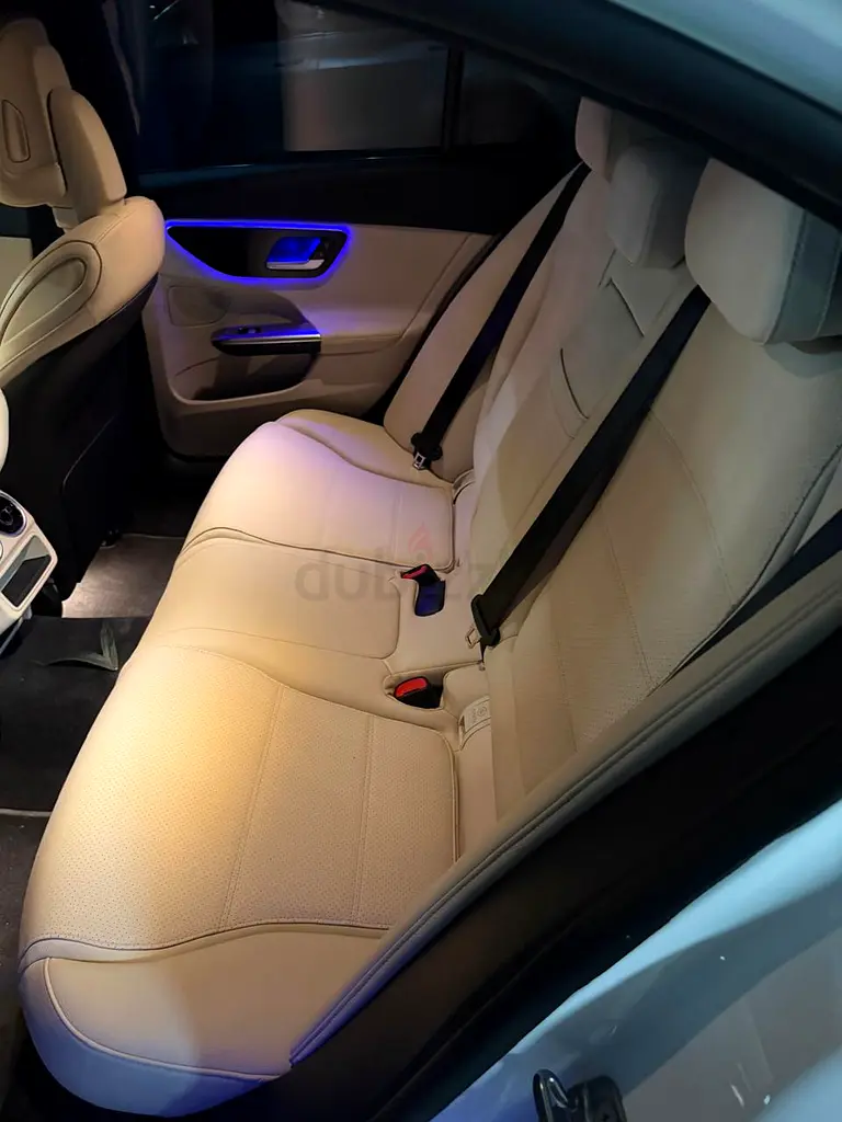 Mercedes benz c300 4matic km 8200 year 2025 top end model - Image 11