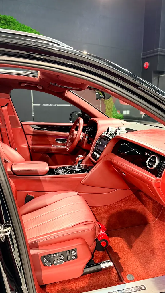 2018 Bentley Bentayga Standard GCC Specs - Image 17