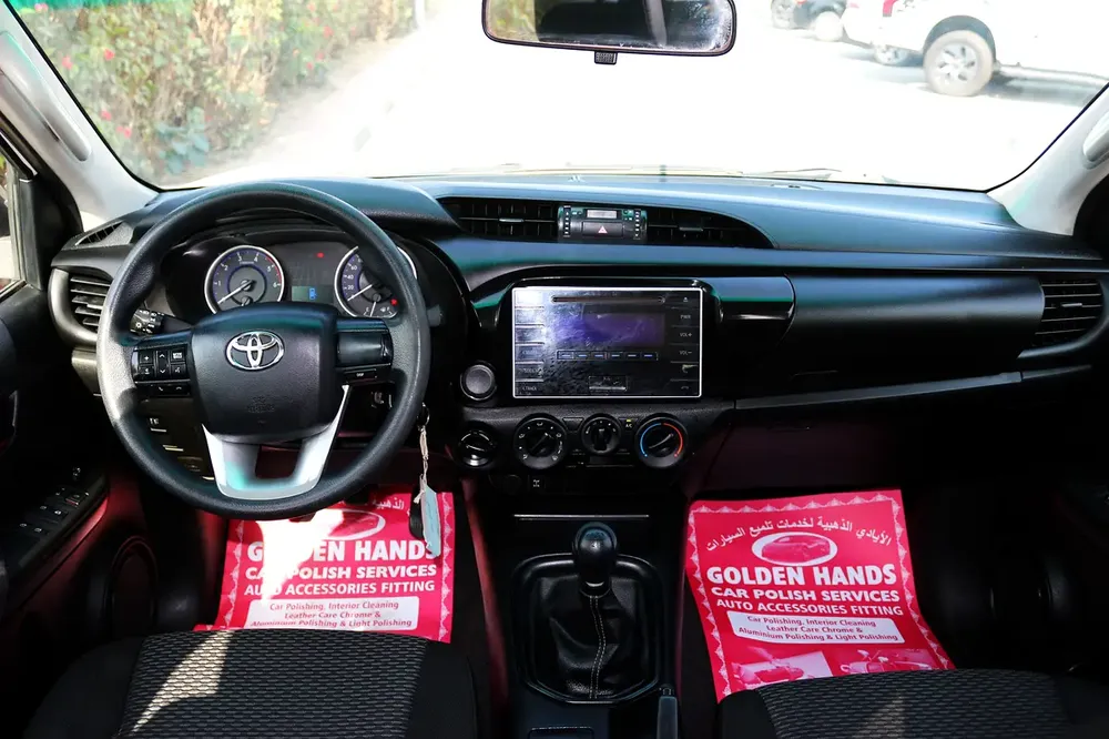 TOYOTA HILUX DIESEL 4X4 MODEL 2016 - Image 10