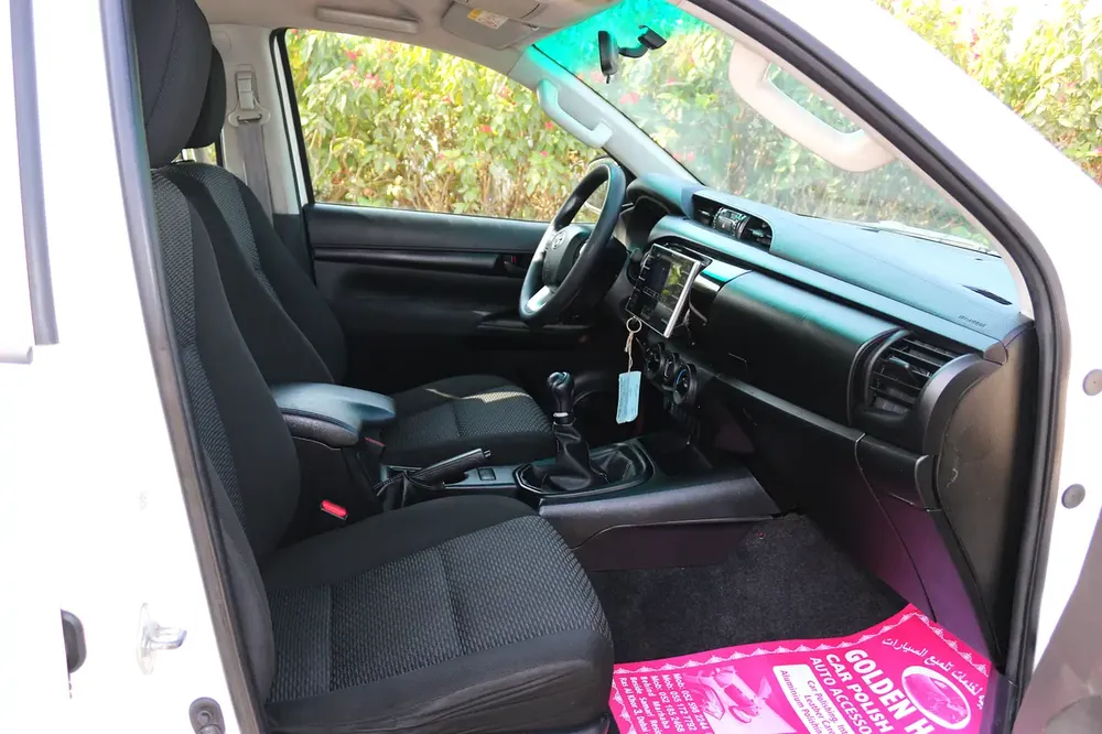 TOYOTA HILUX DIESEL 4X4 MODEL 2016 - Image 11