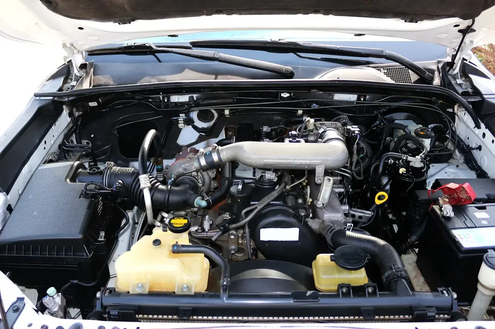 TOYOTA HILUX DIESEL 4X4 MODEL 2016 - Image 12