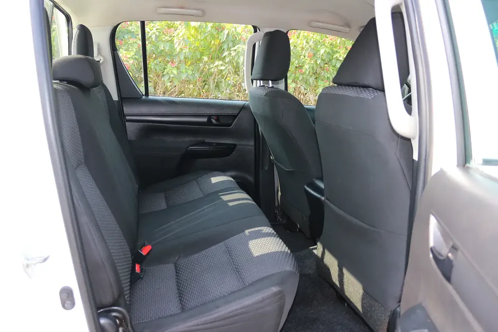 TOYOTA HILUX DIESEL 4X4 MODEL 2016 - Image 9