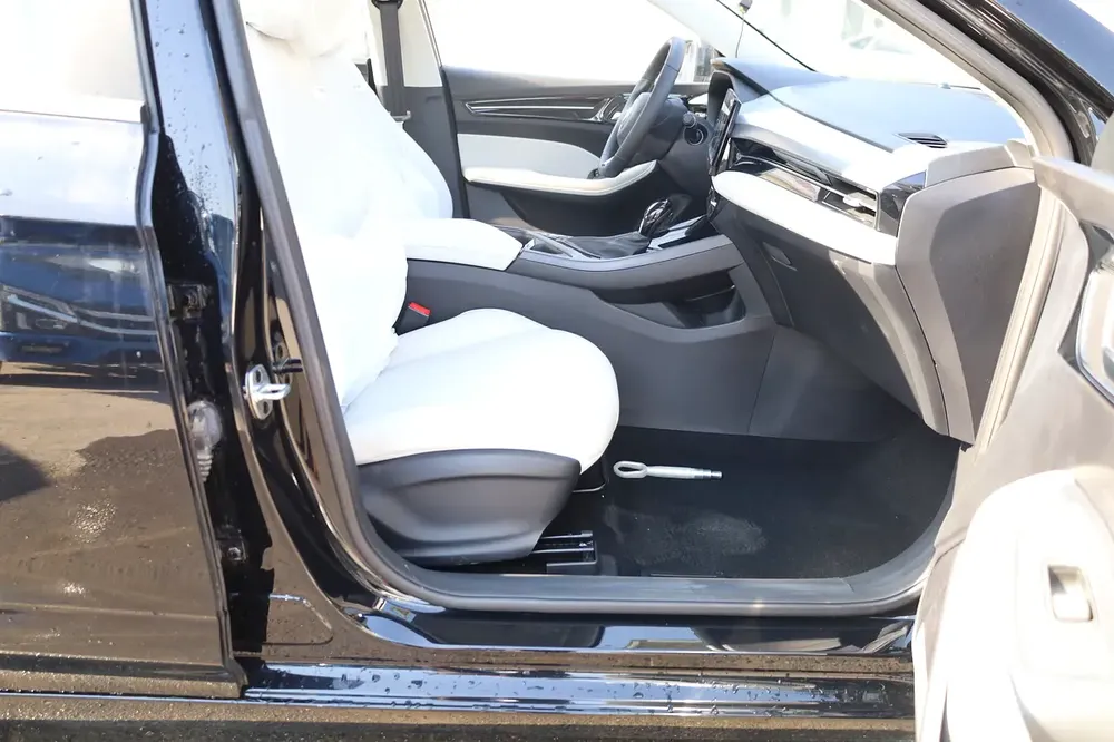 MG 5 DELUX 1.5L Fulloption 2025 Model GCC Spec - Image 7