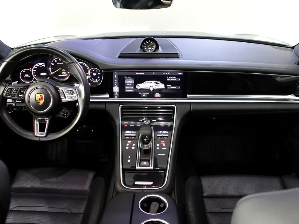 2020 - Porsche Panamera Turbo S E-Hybrid - Prestige Condition - Image 16