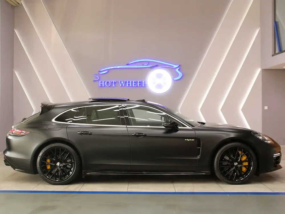 2020 - Porsche Panamera Turbo S E-Hybrid - Prestige Condition - Image 7