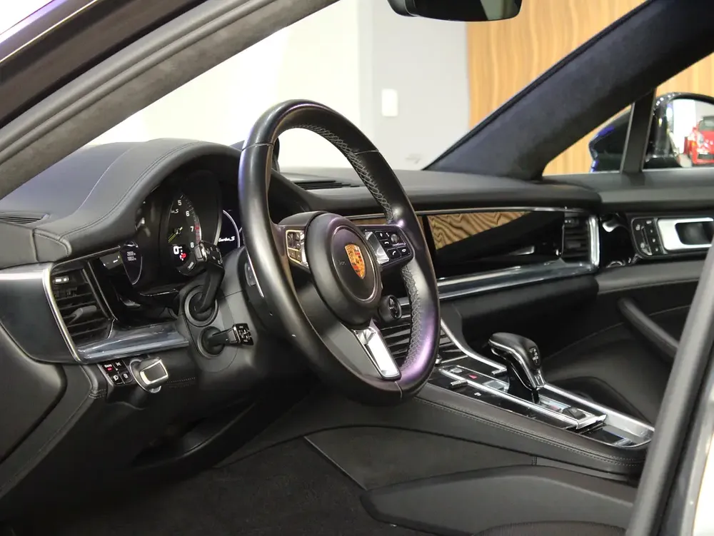 2020 - Porsche Panamera Turbo S E-Hybrid - Prestige Condition - Image 9