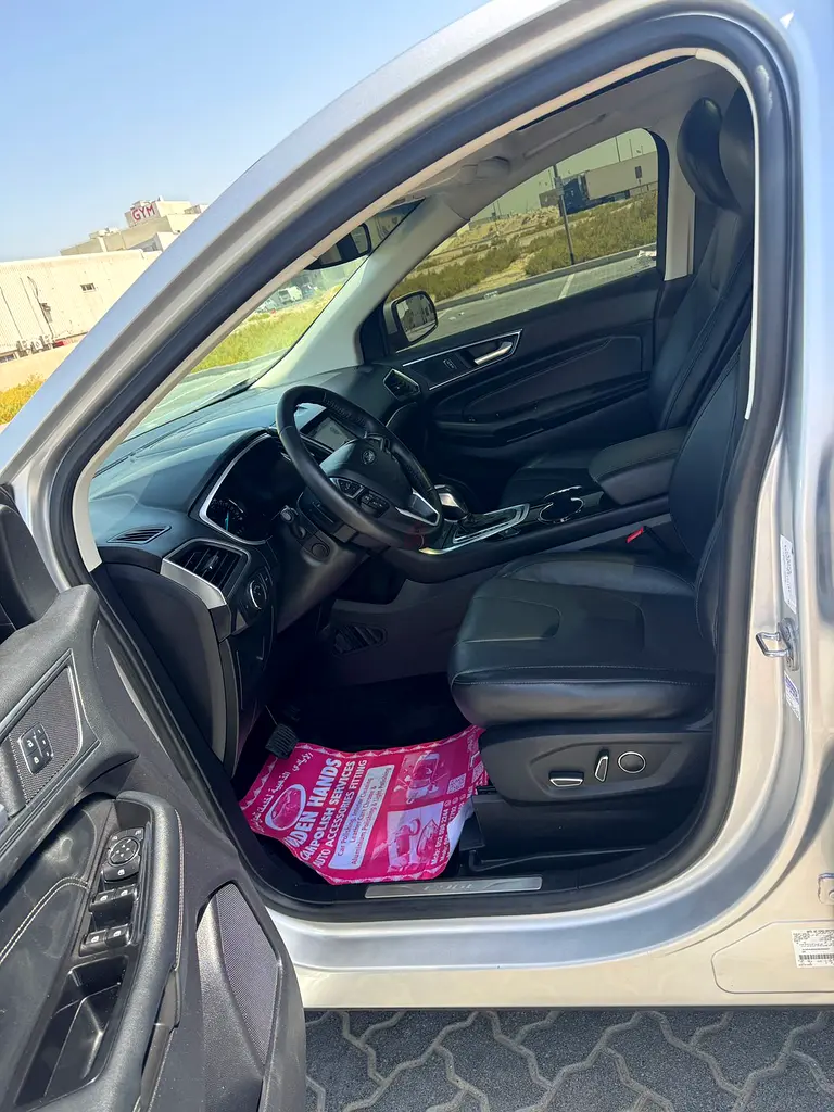 Ford Edge Titanium 2017 GCC Specs  top option accident free - Image 17