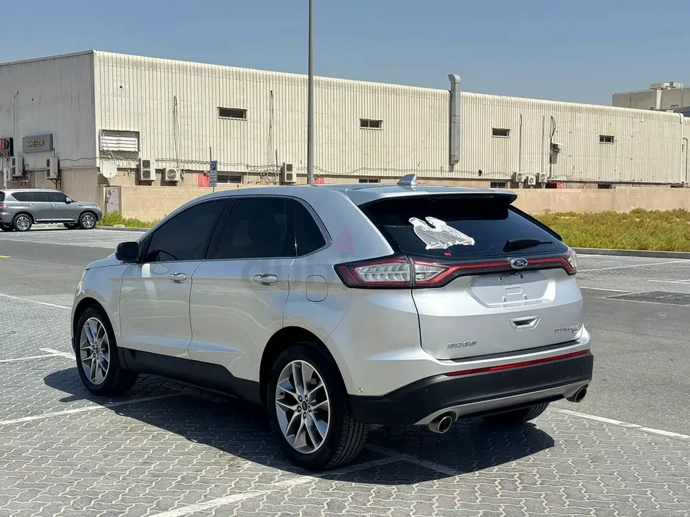 Ford Edge Titanium 2017 GCC Specs  top option accident free - Image 6