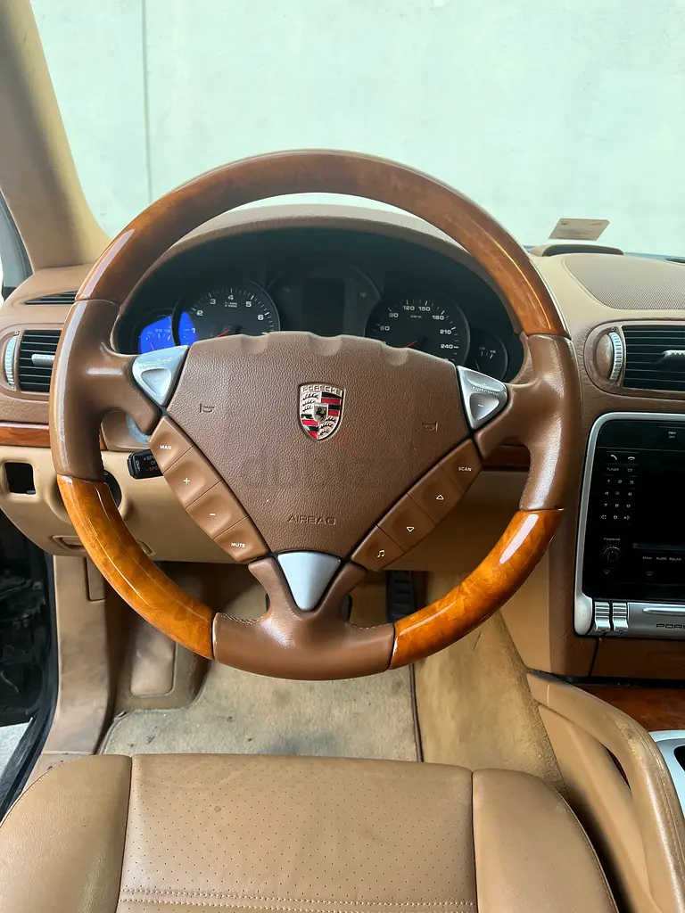 Porsche Cayenne / Excellent Condition / GCC - Image 8