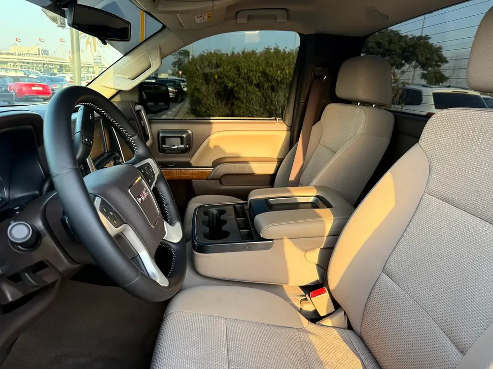 GMC Sierra SLE 2018 - GCC Specs - Well Maintained - Image 11