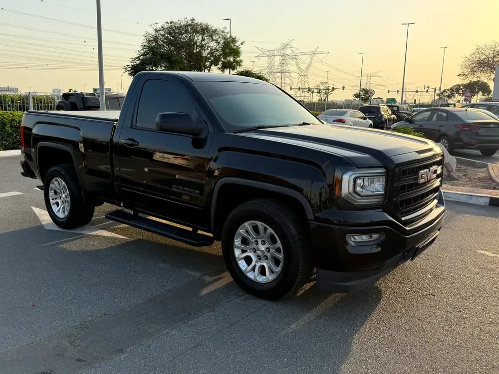 GMC Sierra SLE 2018 - GCC Specs - Well Maintained - Image 4
