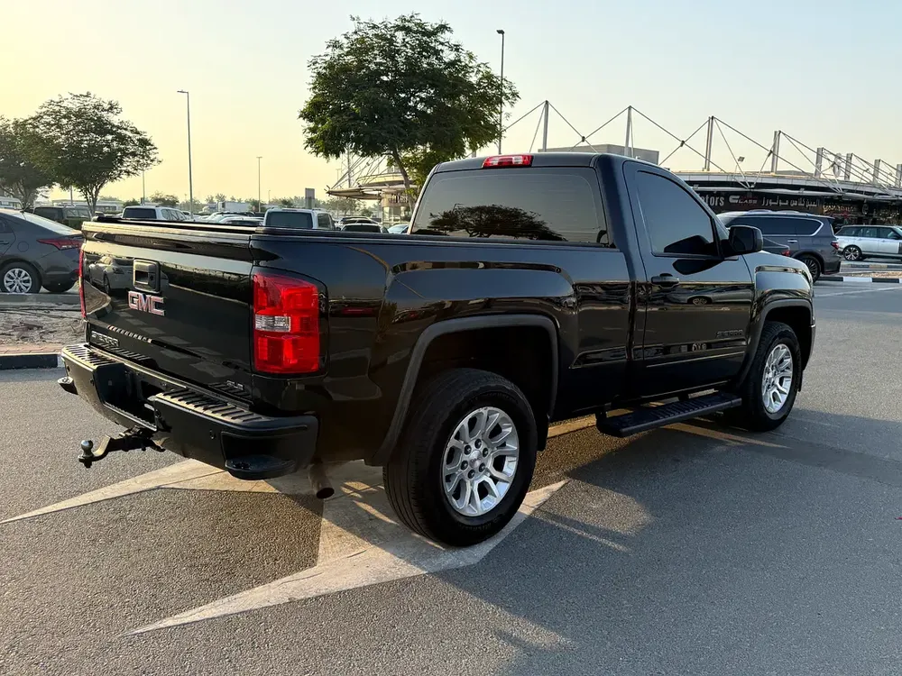 GMC Sierra SLE 2018 - GCC Specs - Well Maintained - Image 5