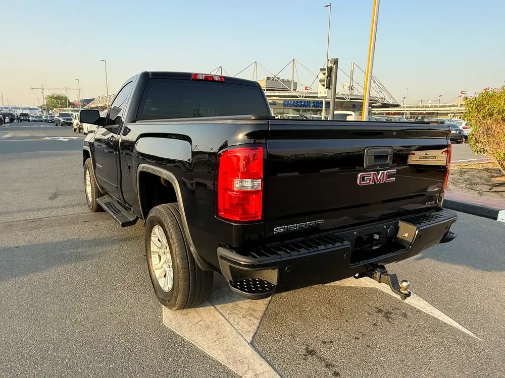 GMC Sierra SLE 2018 - GCC Specs - Well Maintained - Image 7