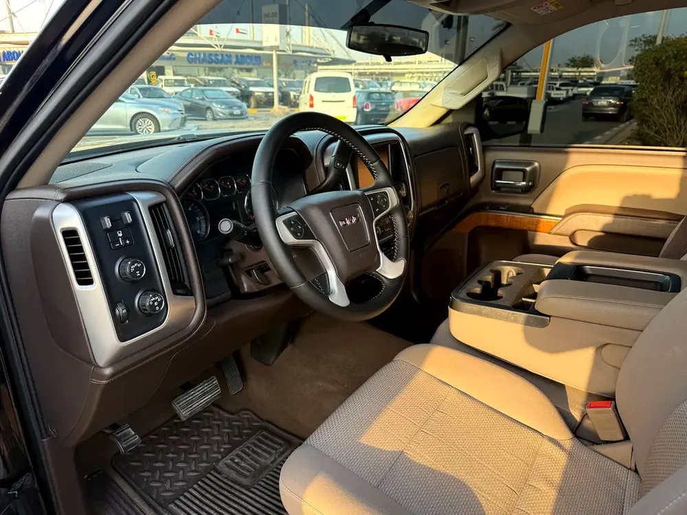 GMC Sierra SLE 2018 - GCC Specs - Well Maintained - Image 9