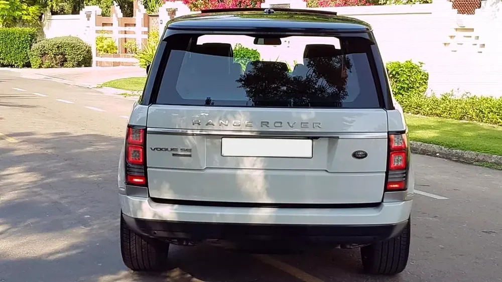 ELITE WHITE RANGE ROVER VOGUE V8
SUPERCHARGED — TOP RANGE — LOW MILEAGE - Image 12