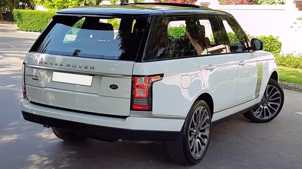 ELITE WHITE RANGE ROVER VOGUE V8
SUPERCHARGED — TOP RANGE — LOW MILEAGE - Image 4