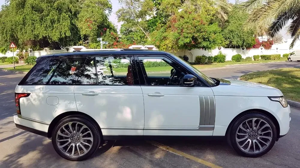 ELITE WHITE RANGE ROVER VOGUE V8
SUPERCHARGED — TOP RANGE — LOW MILEAGE - Image 6