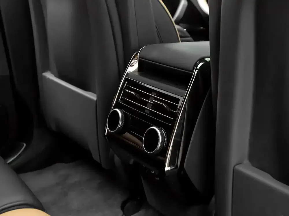 2024 | Range Rover | Sport | Dynamic HSE P400 | GCC Spec | With Al Tayer Warranty  Service Contract - Image 17