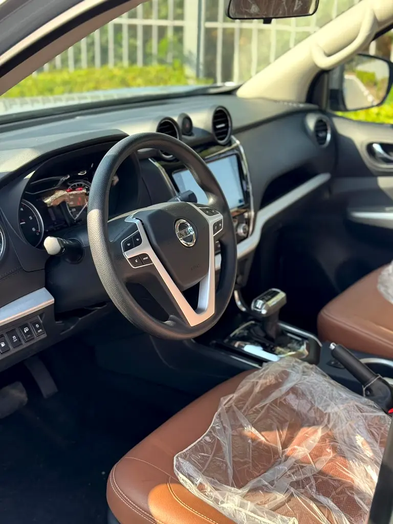 Nissan Navara - Image 8