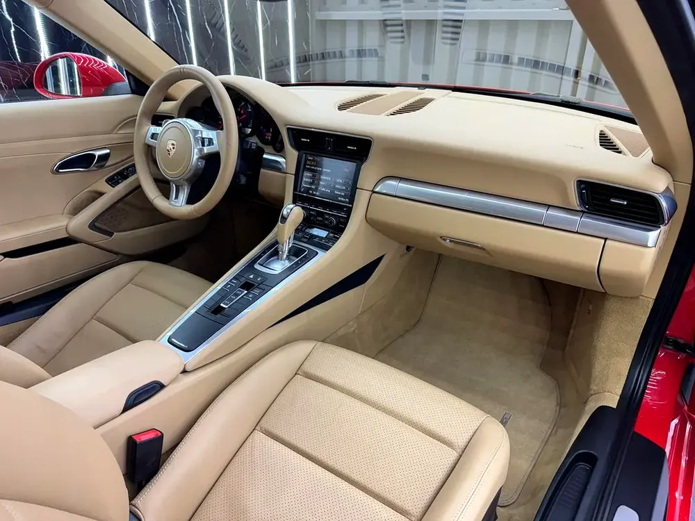 2013 Porsche 911 Carrera | GCC | Original Paint | Full Service History | Well Maintained - Image 10