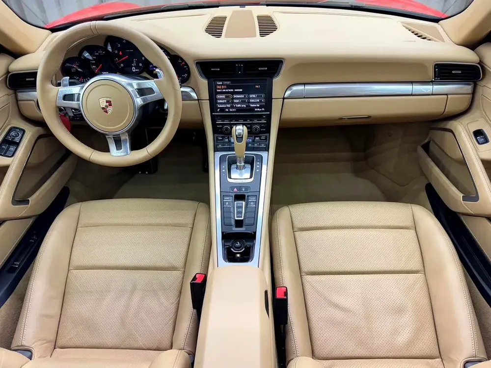 2013 Porsche 911 Carrera | GCC | Original Paint | Full Service History | Well Maintained - Image 17