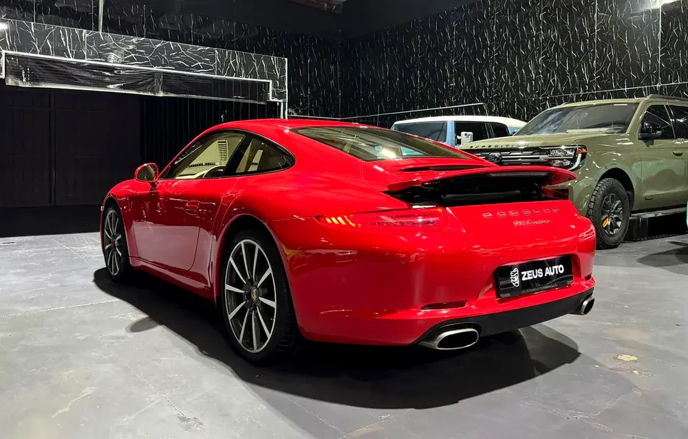 2013 Porsche 911 Carrera | GCC | Original Paint | Full Service History | Well Maintained - Image 5