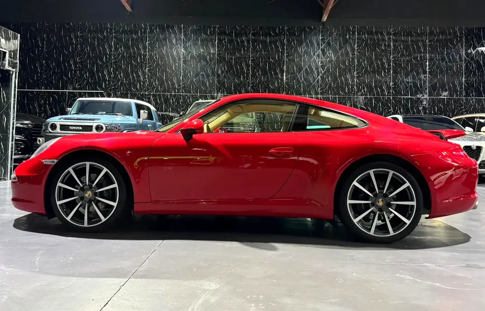 2013 Porsche 911 Carrera | GCC | Original Paint | Full Service History | Well Maintained - Image 6