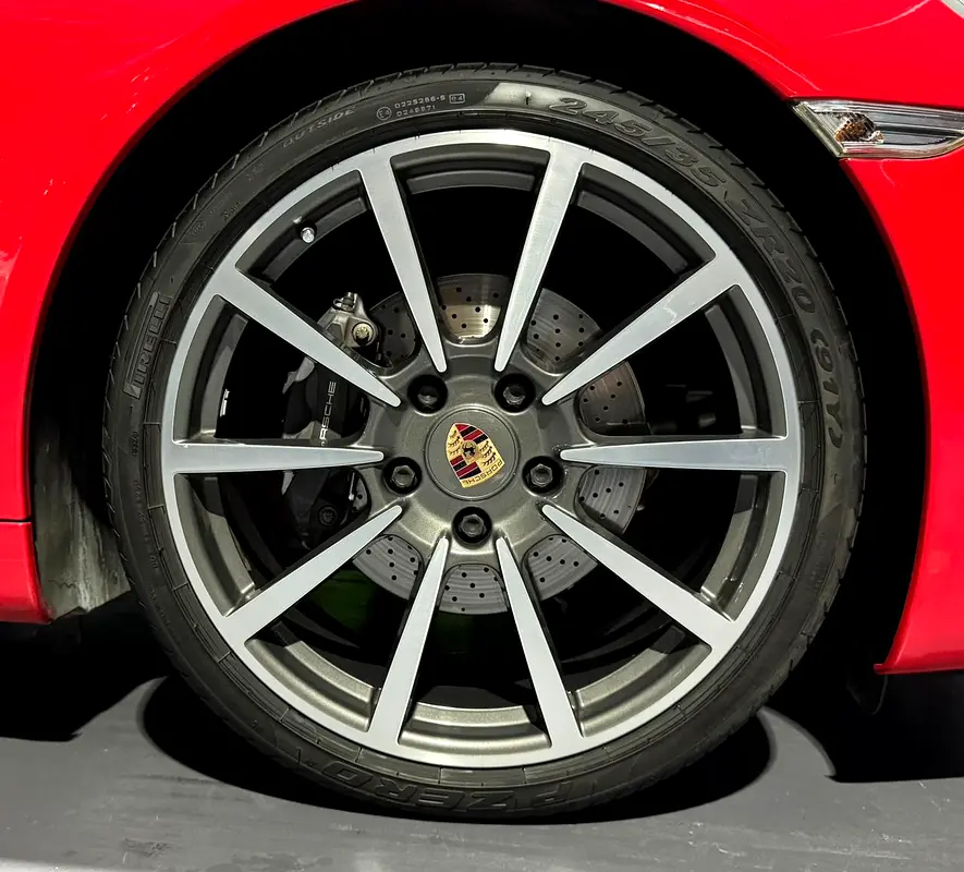 2013 Porsche 911 Carrera | GCC | Original Paint | Full Service History | Well Maintained - Image 8