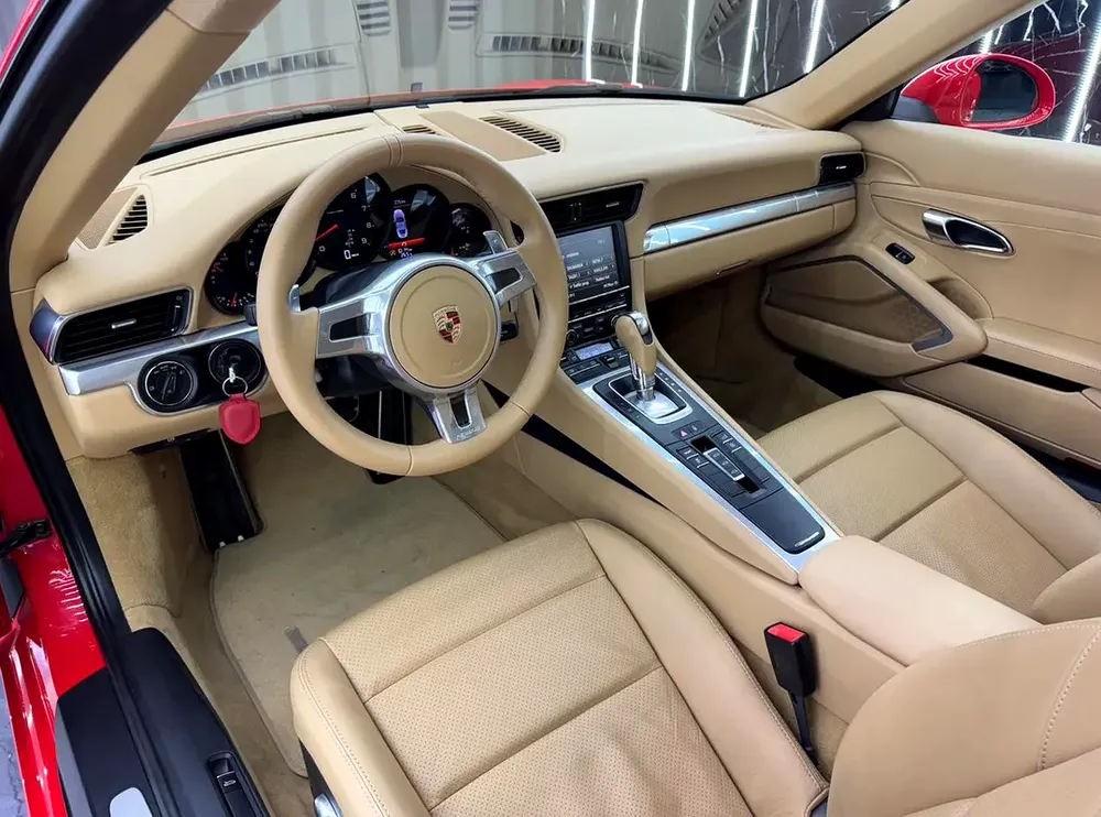 2013 Porsche 911 Carrera | GCC | Original Paint | Full Service History | Well Maintained - Image 9