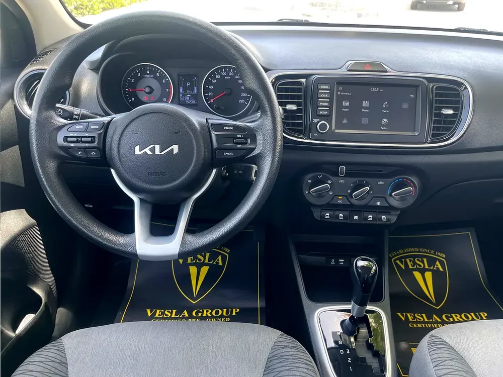 UNLIMITED MILEAGE WARRANTY / NAVIGATION + CAMERA + APPLE CAR PLAY + CRUISE CONTROL /IN HOUSE FINANCE - Image 12