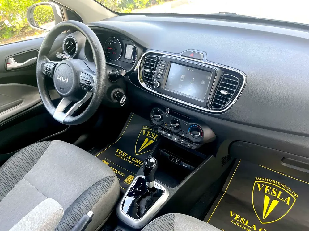UNLIMITED MILEAGE WARRANTY / NAVIGATION + CAMERA + APPLE CAR PLAY + CRUISE CONTROL /IN HOUSE FINANCE - Image 13