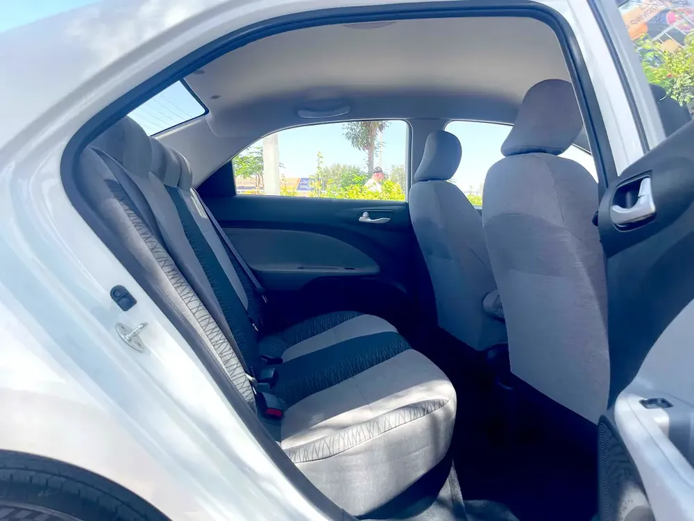 UNLIMITED MILEAGE WARRANTY / NAVIGATION + CAMERA + APPLE CAR PLAY + CRUISE CONTROL /IN HOUSE FINANCE - Image 18