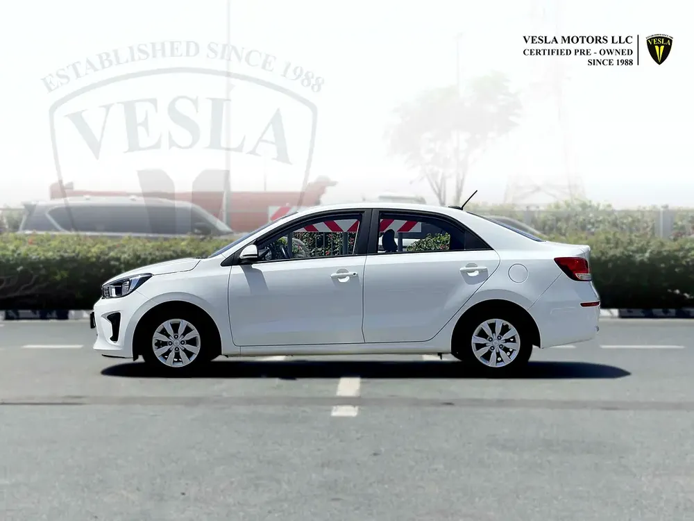 UNLIMITED MILEAGE WARRANTY / NAVIGATION + CAMERA + APPLE CAR PLAY + CRUISE CONTROL /IN HOUSE FINANCE - Image 4