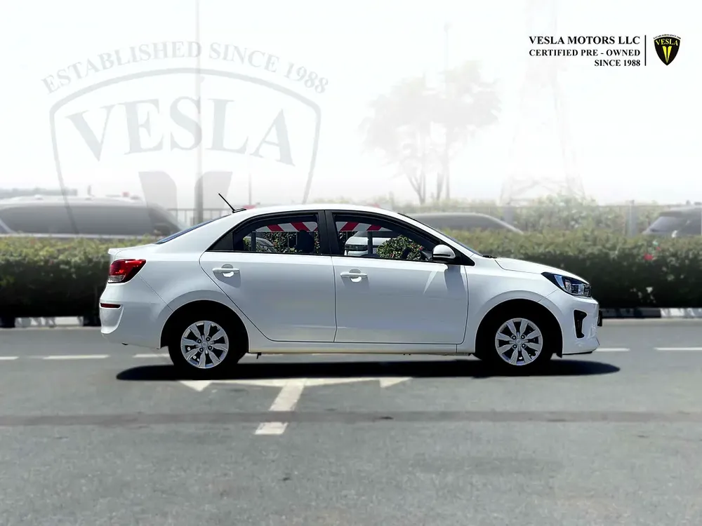 UNLIMITED MILEAGE WARRANTY / NAVIGATION + CAMERA + APPLE CAR PLAY + CRUISE CONTROL /IN HOUSE FINANCE - Image 5