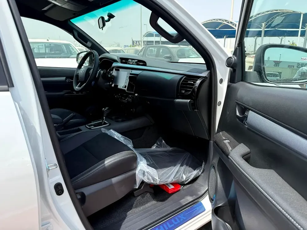 TOYOTA HILUX GR SPORT- WHITE 2026 *EXPORT ONLY* - Image 7