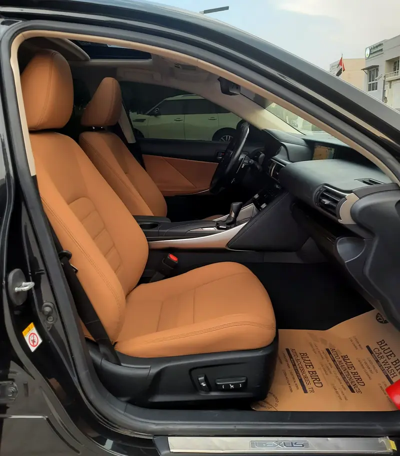 LEXUS IS350 Platinum 2017 GCC | No Paint | Full Service History - Image 10