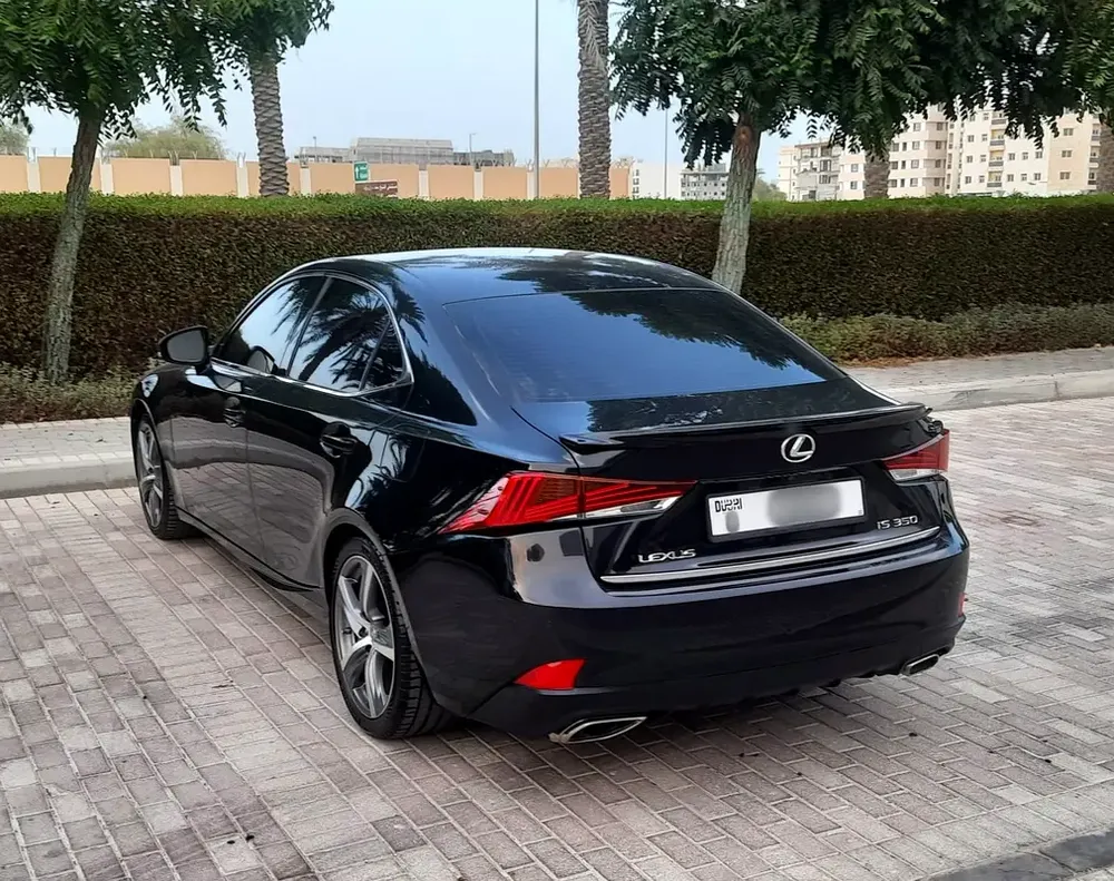 LEXUS IS350 Platinum 2017 GCC | No Paint | Full Service History - Image 4